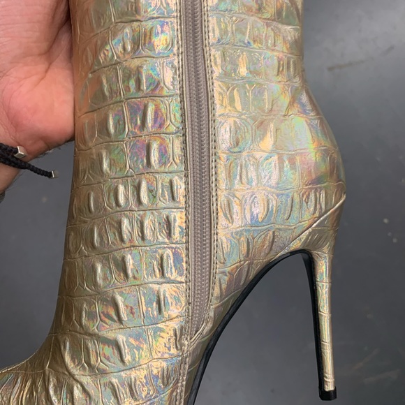 Women’s Knee High Pointed Toe Boots in Gold Holographic Faux Leather Croc Effect - Picture 5 of 12